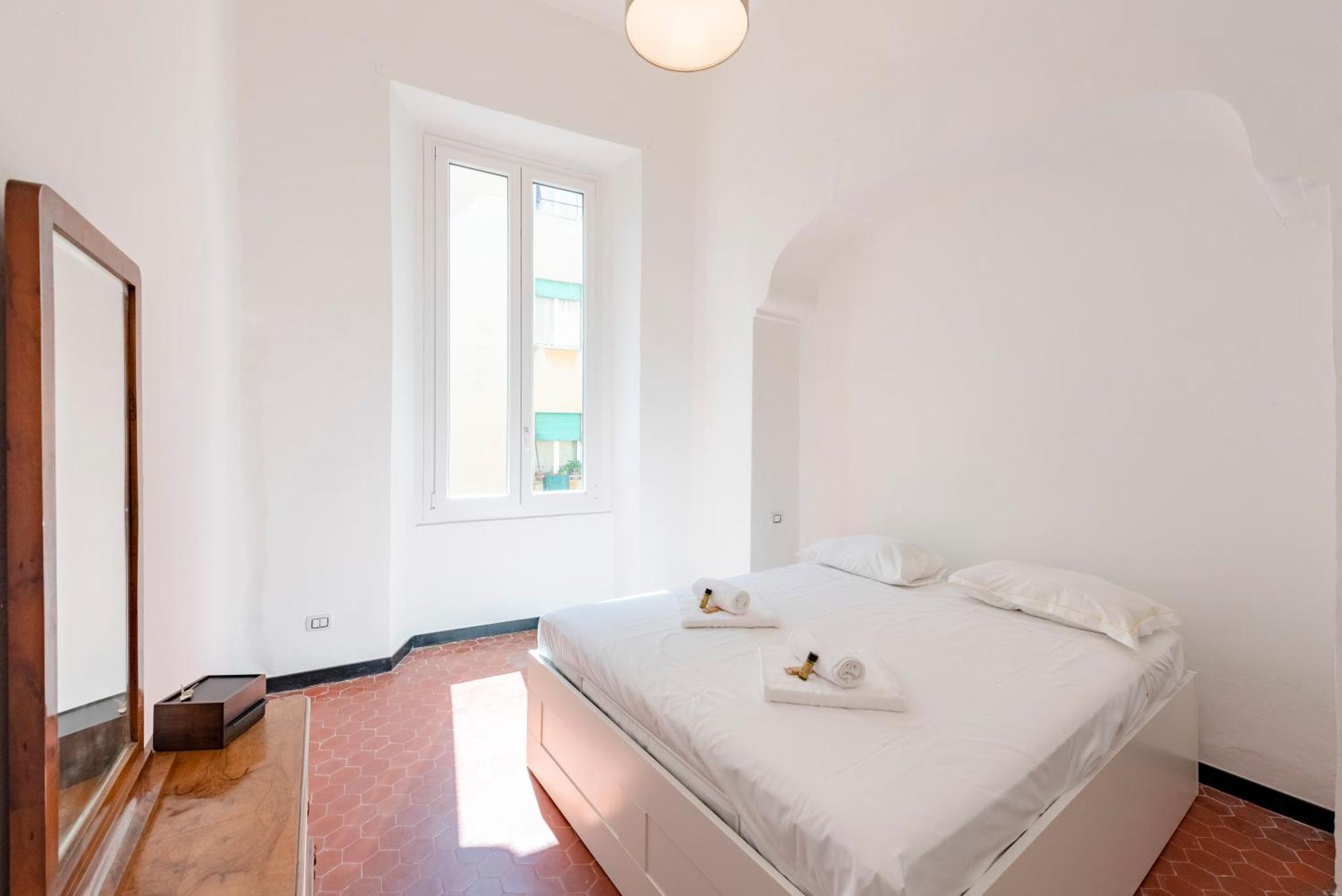Joivy Excellent 2-bed Flat In Genoa's Old Town Genua