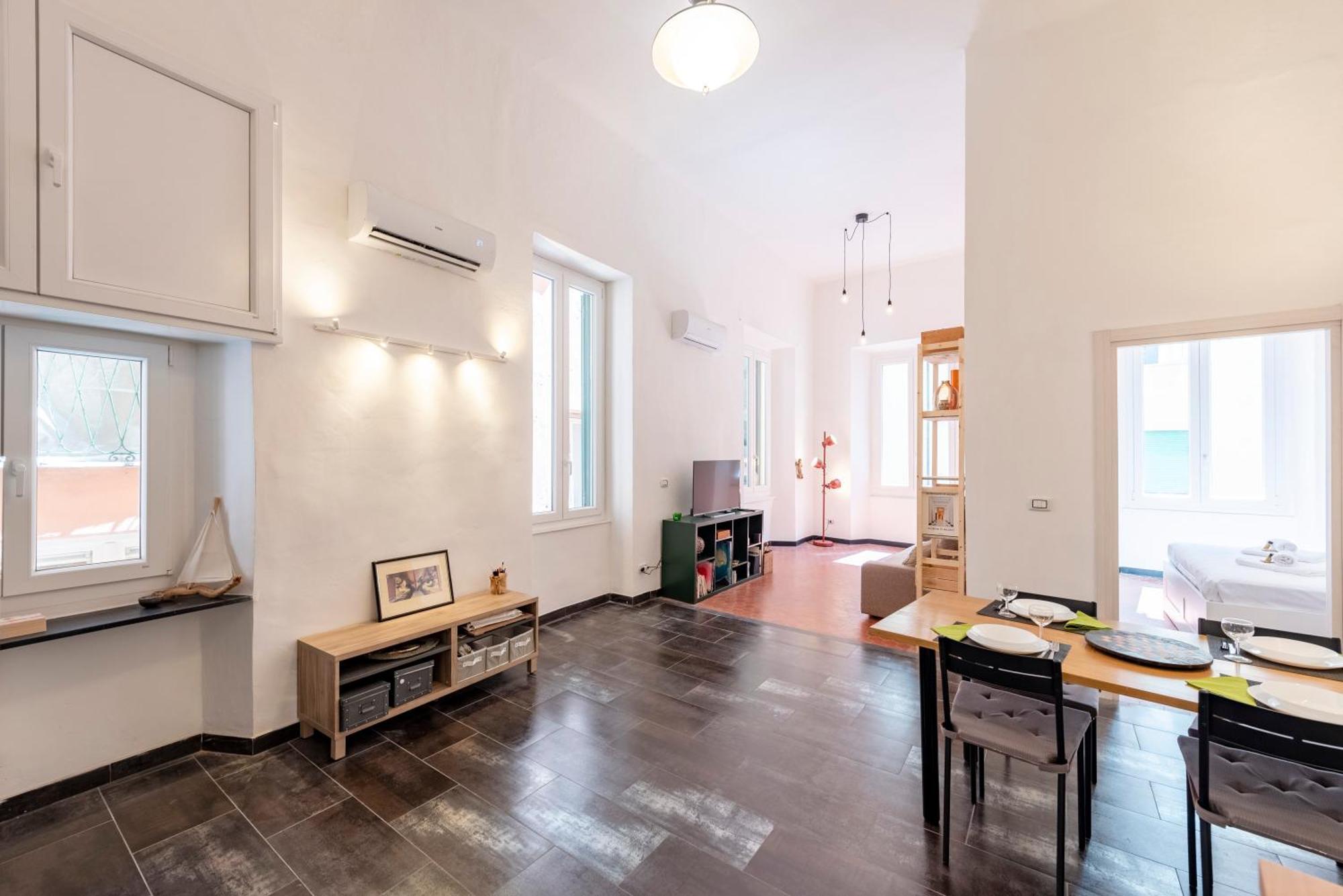 Joivy Excellent 2-bed Flat In Genoa's Old Town Gênes