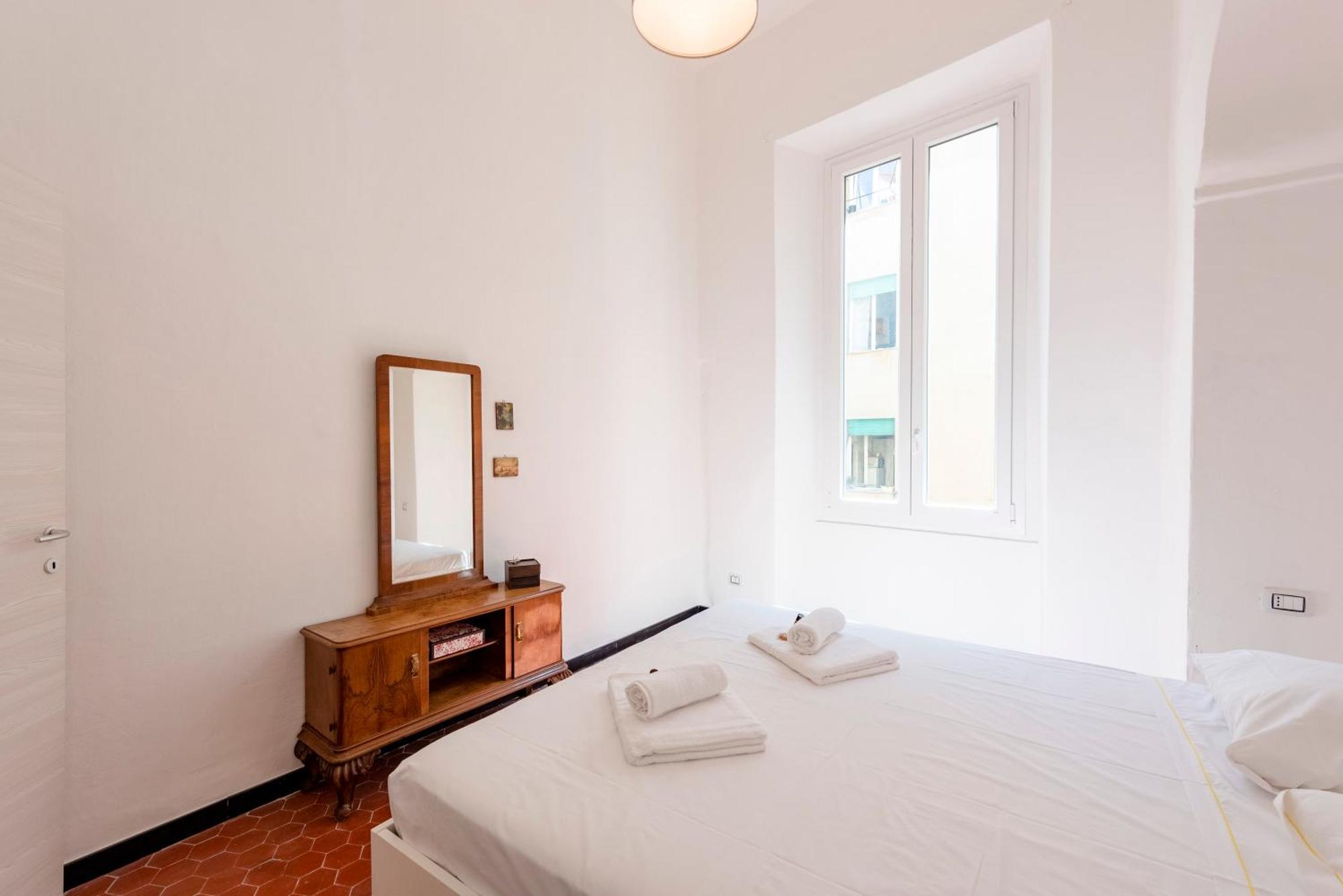Joivy Excellent 2-bed Flat In Genoa's Old Town Gênes